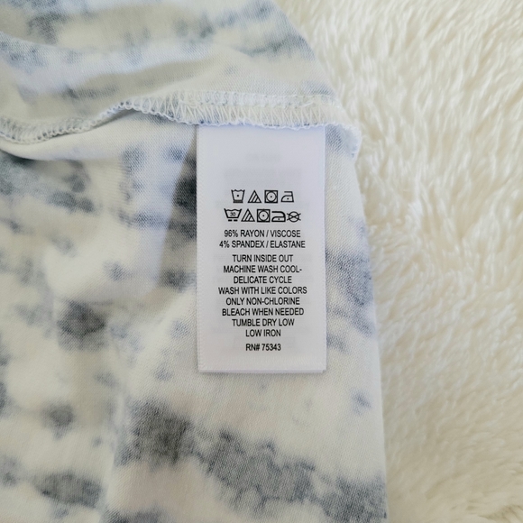 Tahari Tie Dye☮️ Top - NWT - Picture 6 of 11